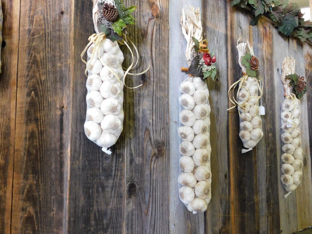 Large Decorated Braid Garlic World